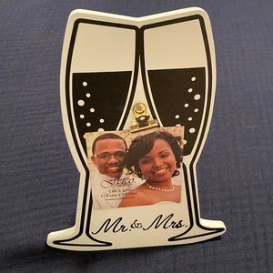 NWT Mr. & Mrs. Champagne flute clip wedding picture frame easel